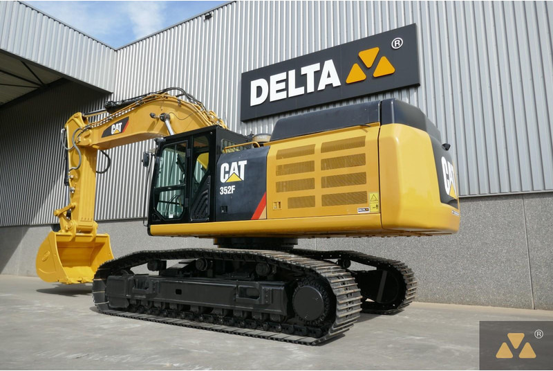 Caterpillar 352F - Lánctalpas kotró: 4 kép. Caterpillar 352F - Lánctalpas kotró: 4 kép.