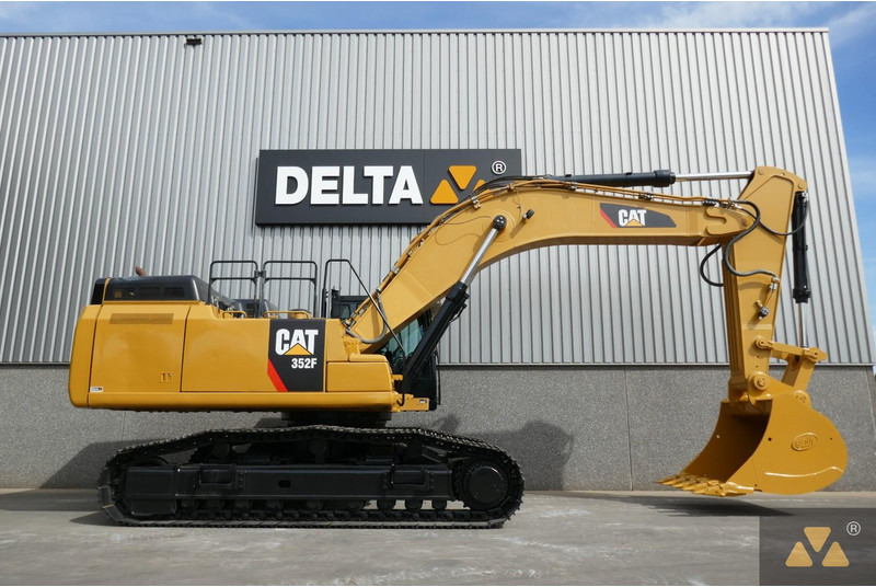 Caterpillar 352F - Lánctalpas kotró: 2 kép. Caterpillar 352F - Lánctalpas kotró: 2 kép.