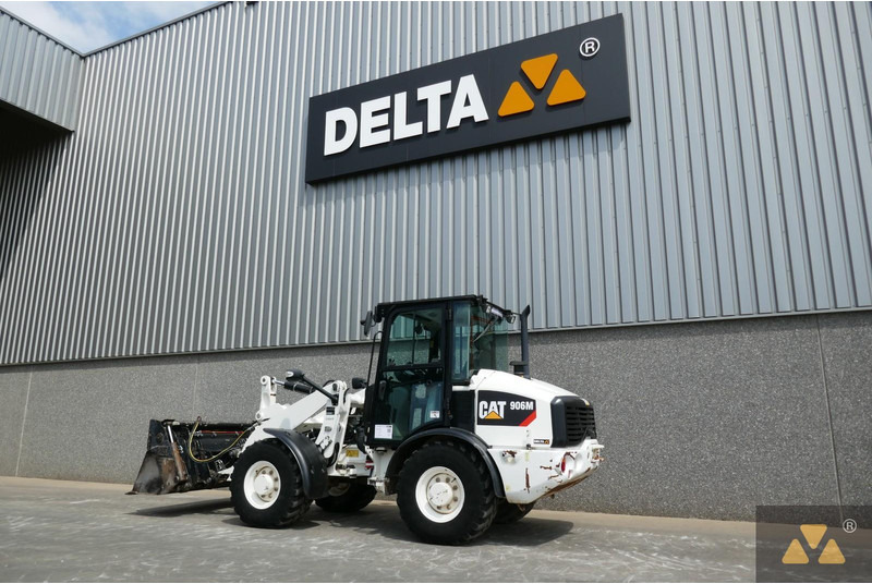 Caterpillar 906M - Gumikerekes homlokrakodó: 4 kép. Caterpillar 906M - Gumikerekes homlokrakodó: 4 kép.