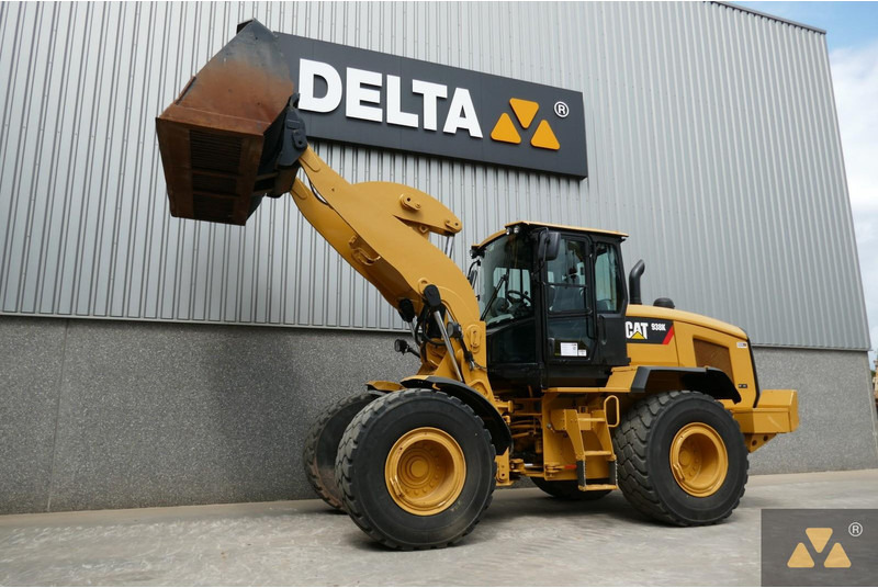 Caterpillar 938K - Gumikerekes homlokrakodó: 3 kép. Caterpillar 938K - Gumikerekes homlokrakodó: 3 kép.