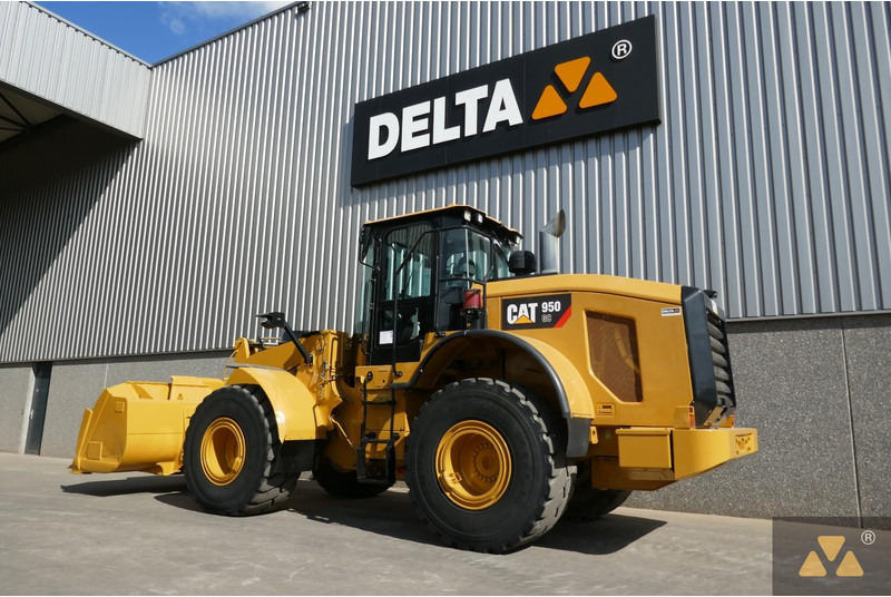 Caterpillar 950GC - Gumikerekes homlokrakodó: 4 kép. Caterpillar 950GC - Gumikerekes homlokrakodó: 4 kép.