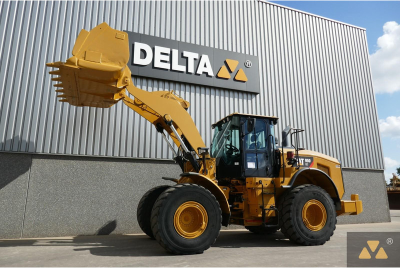 Caterpillar 950GC - Gumikerekes homlokrakodó: 3 kép. Caterpillar 950GC - Gumikerekes homlokrakodó: 3 kép.