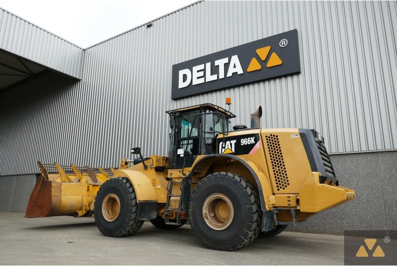 Caterpillar 966K - Gumikerekes homlokrakodó: 4 kép. Caterpillar 966K - Gumikerekes homlokrakodó: 4 kép.