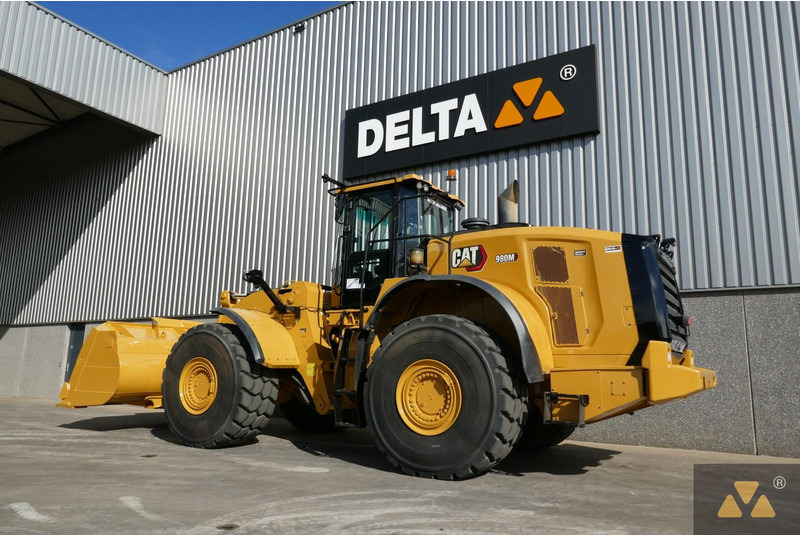 Caterpillar 980M - Gumikerekes homlokrakodó: 4 kép. Caterpillar 980M - Gumikerekes homlokrakodó: 4 kép.