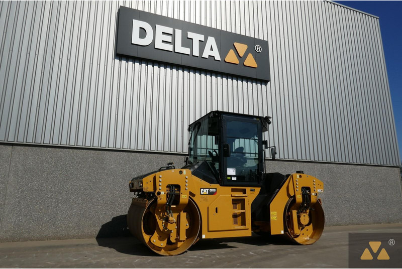 Caterpillar CB10 - Henger: 4 kép. Caterpillar CB10 - Henger: 4 kép.