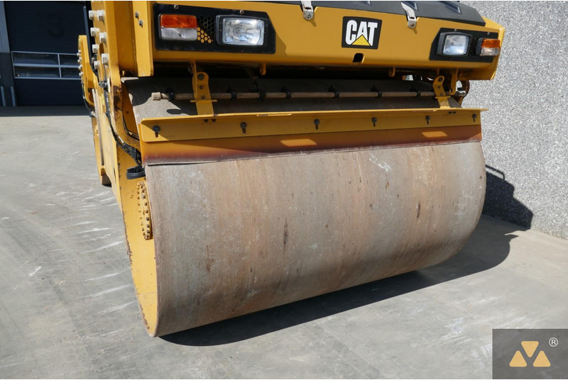 Henger Caterpillar CB10: 10 kép.