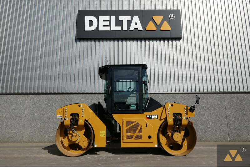 Caterpillar CB10 - Henger: 2 kép. Caterpillar CB10 - Henger: 2 kép.