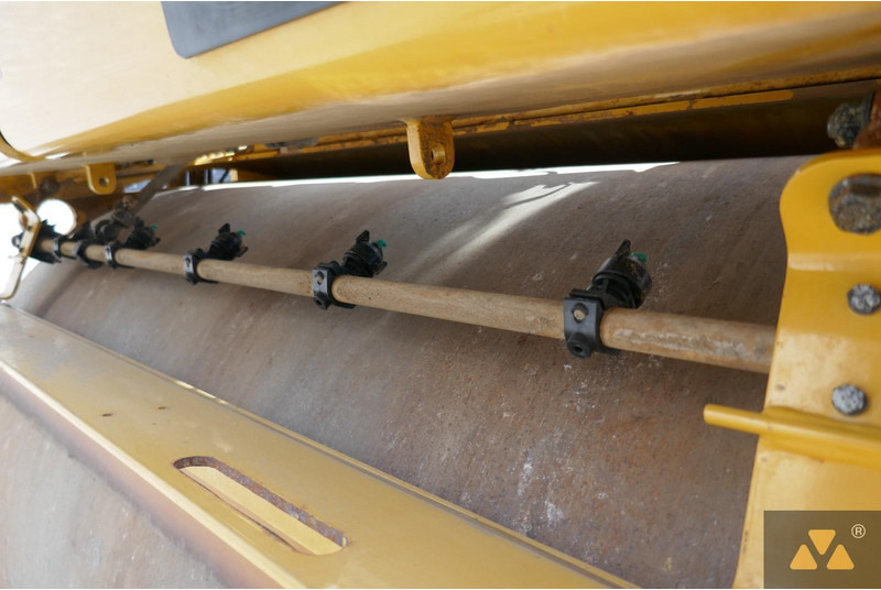 Henger Caterpillar CB10: 14 kép.