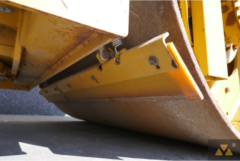 Henger Caterpillar CB10: 19 kép.