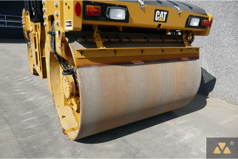 Henger Caterpillar CB10: 12 kép.