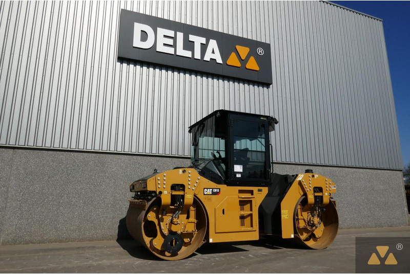 Caterpillar CB13 - Henger: 4 kép. Caterpillar CB13 - Henger: 4 kép.
