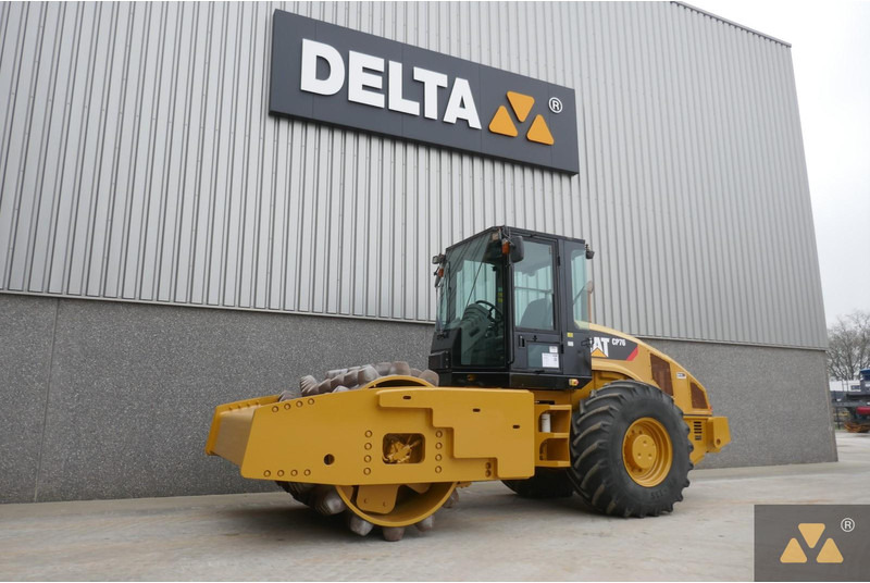 Caterpillar CP76 - Henger: 4 kép. Caterpillar CP76 - Henger: 4 kép.