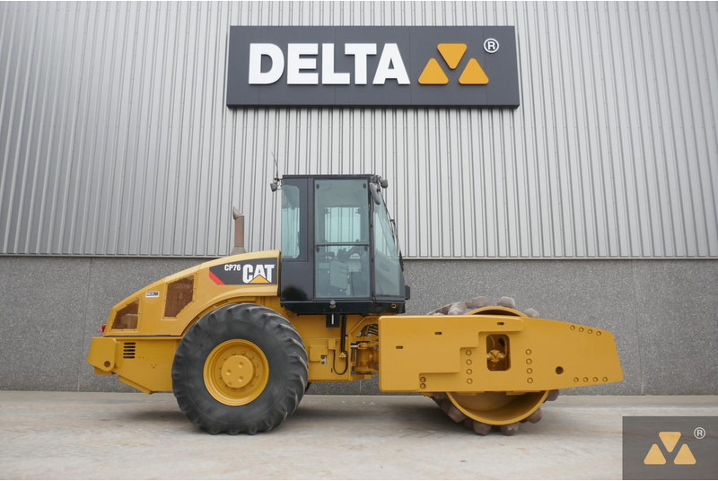 Caterpillar CP76 - Henger: 2 kép. Caterpillar CP76 - Henger: 2 kép.