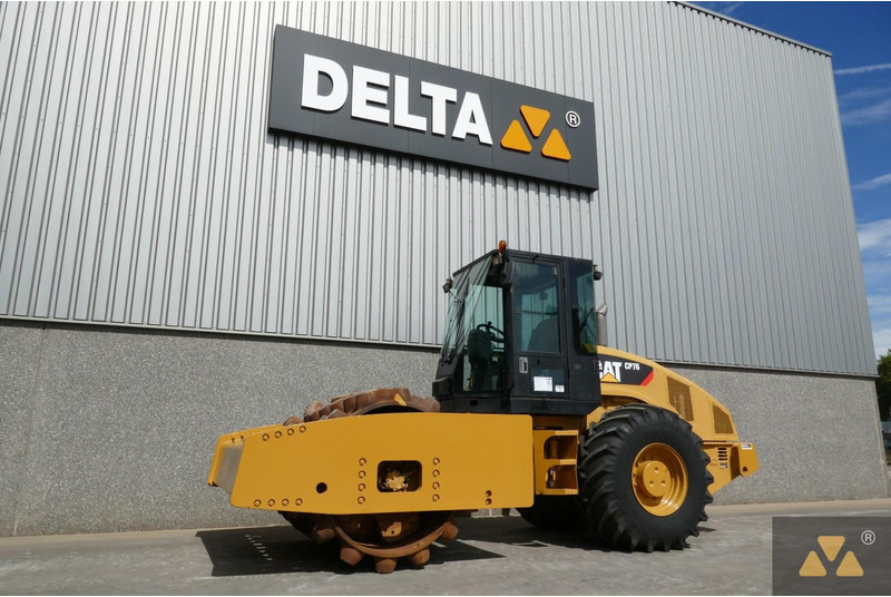 Caterpillar CP76 - Henger: 4 kép. Caterpillar CP76 - Henger: 4 kép.