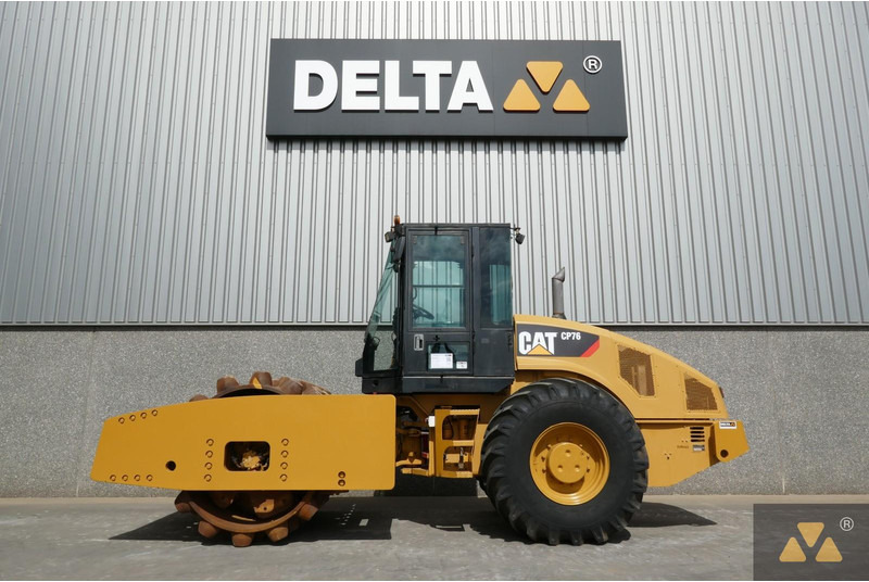Caterpillar CP76 - Henger: 1 kép. Caterpillar CP76 - Henger: 1 kép.