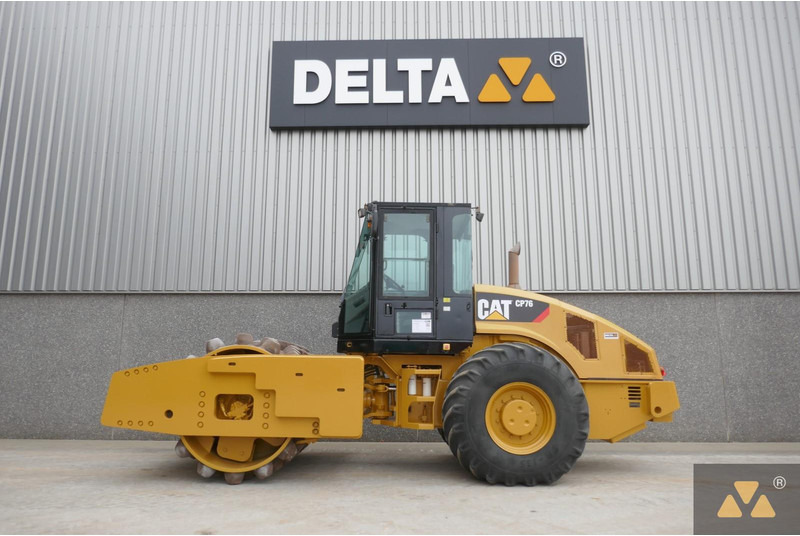 Caterpillar CP76 - Henger: 1 kép. Caterpillar CP76 - Henger: 1 kép.