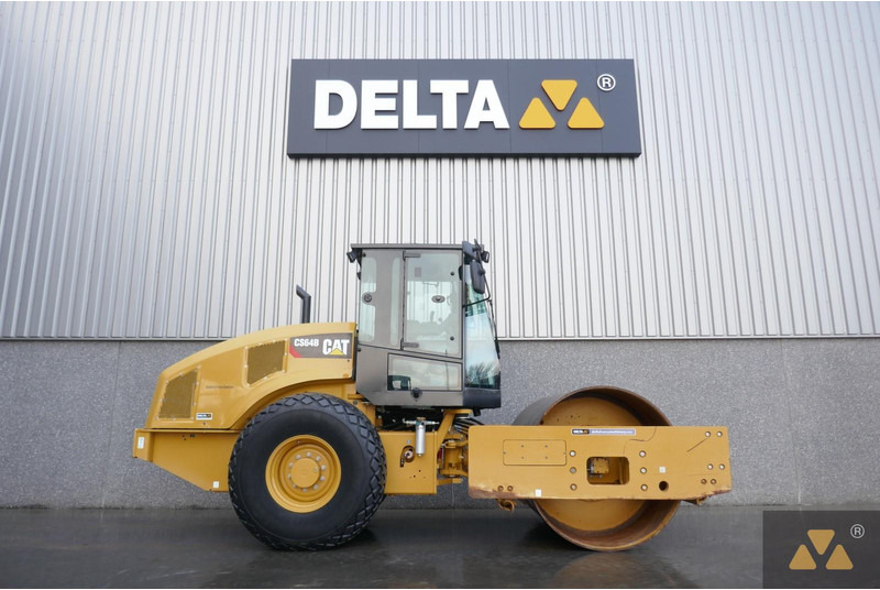 Caterpillar CS64B - Henger: 2 kép. Caterpillar CS64B - Henger: 2 kép.