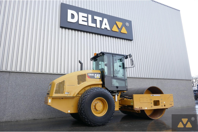 Caterpillar CS64B - Henger: 5 kép. Caterpillar CS64B - Henger: 5 kép.