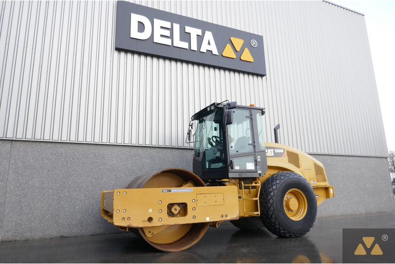 Caterpillar CS64B - Henger: 4 kép. Caterpillar CS64B - Henger: 4 kép.