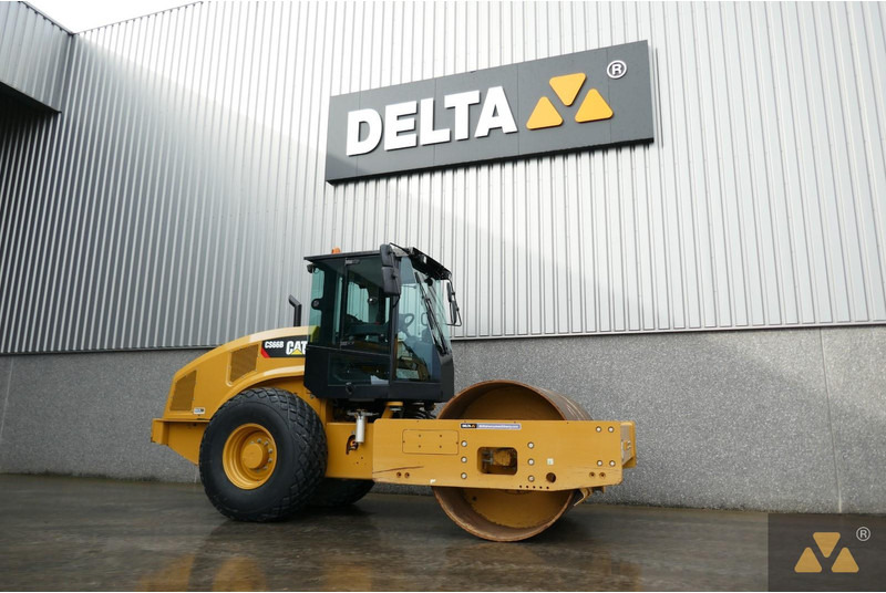 Caterpillar CS66B - Henger: 3 kép. Caterpillar CS66B - Henger: 3 kép.