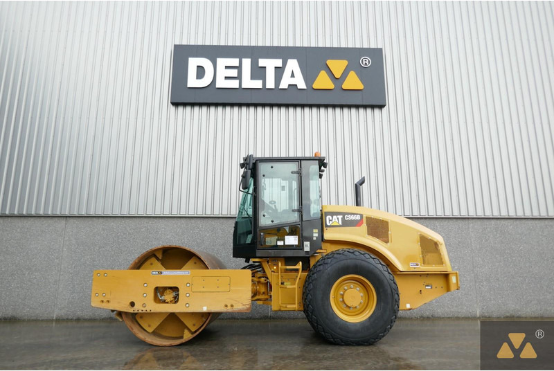 Caterpillar CS66B - Henger: 1 kép. Caterpillar CS66B - Henger: 1 kép.