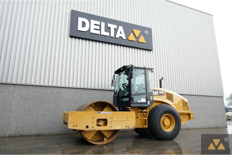 Caterpillar CS66B - Henger: 4 kép. Caterpillar CS66B - Henger: 4 kép.