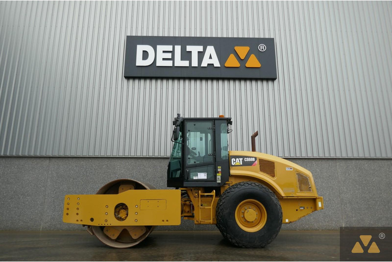 Caterpillar CS68B - Henger: 1 kép. Caterpillar CS68B - Henger: 1 kép.