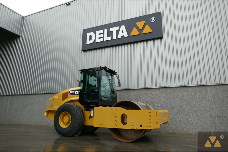 Caterpillar CS68B - Henger: 3 kép. Caterpillar CS68B - Henger: 3 kép.