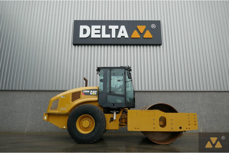 Caterpillar CS68B - Henger: 2 kép. Caterpillar CS68B - Henger: 2 kép.