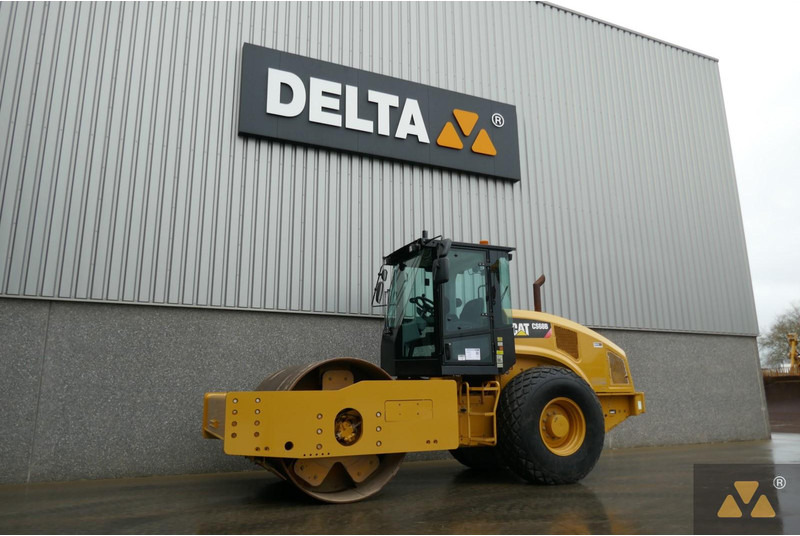 Caterpillar CS68B - Henger: 4 kép. Caterpillar CS68B - Henger: 4 kép.