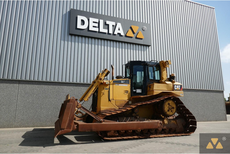 Caterpillar D6T LGP - Buldózer: 4 kép. Caterpillar D6T LGP - Buldózer: 4 kép.