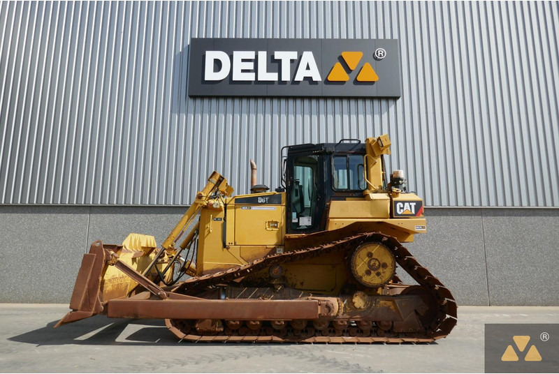 Caterpillar D6T LGP - Buldózer: 1 kép. Caterpillar D6T LGP - Buldózer: 1 kép.