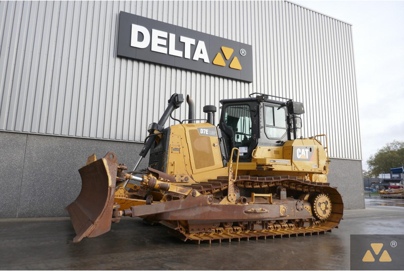 Caterpillar D7E LGP - Buldózer: 4 kép. Caterpillar D7E LGP - Buldózer: 4 kép.