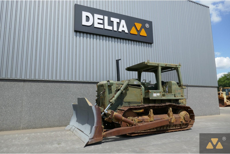 Caterpillar D7F Ex-army - Buldózer: 4 kép. Caterpillar D7F Ex-army - Buldózer: 4 kép.