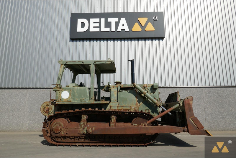 Caterpillar D7F Ex-army - Buldózer: 2 kép. Caterpillar D7F Ex-army - Buldózer: 2 kép.