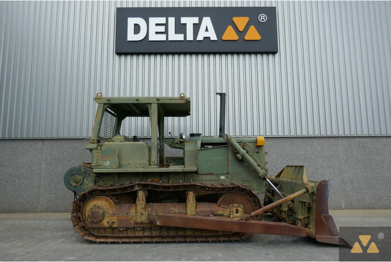 Caterpillar D7F Ex-army - Buldózer: 2 kép. Caterpillar D7F Ex-army - Buldózer: 2 kép.