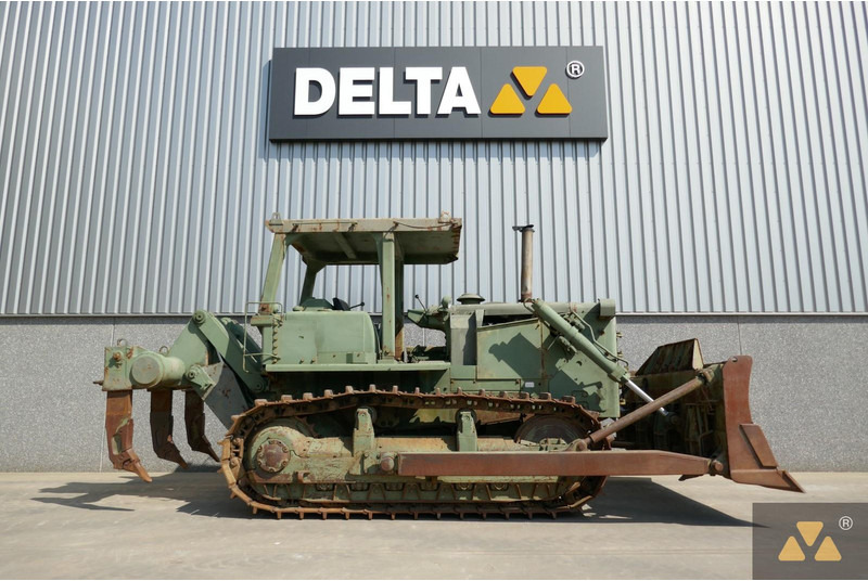Caterpillar D7F Ex-army - Buldózer: 2 kép. Caterpillar D7F Ex-army - Buldózer: 2 kép.
