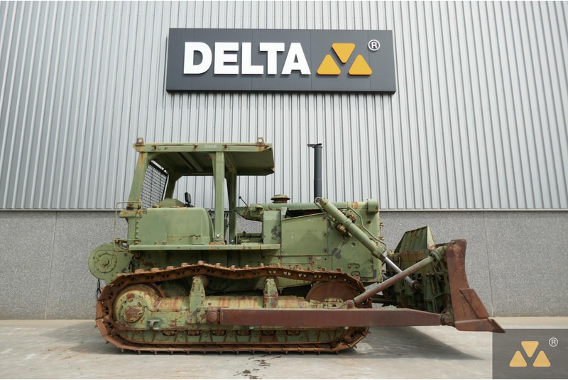 Caterpillar D7F Ex-army - Buldózer: 2 kép. Caterpillar D7F Ex-army - Buldózer: 2 kép.