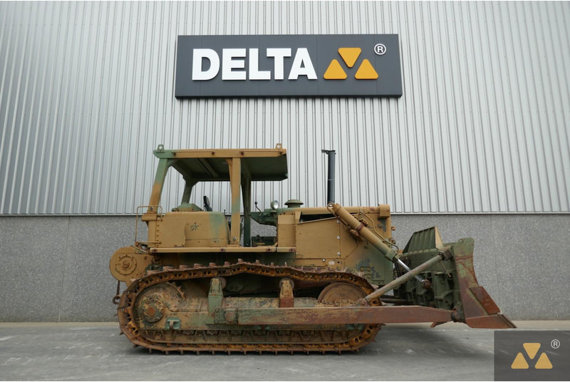 Caterpillar D7F Ex-army - Buldózer: 2 kép. Caterpillar D7F Ex-army - Buldózer: 2 kép.