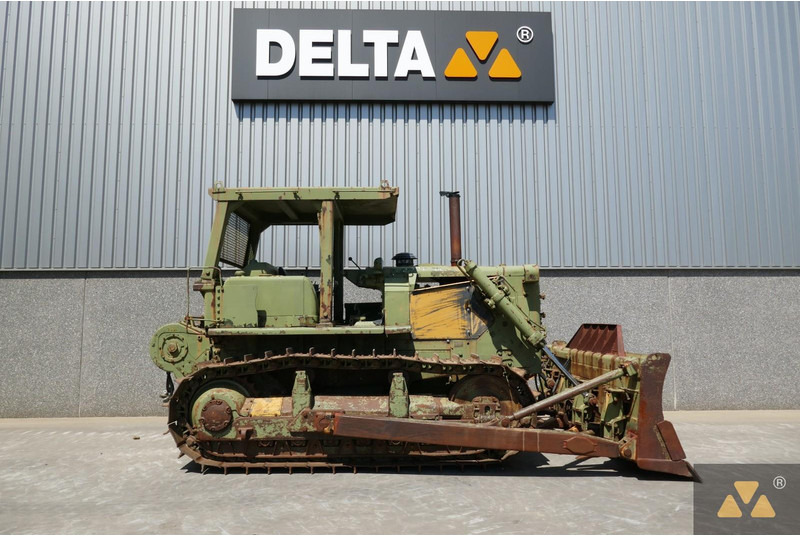Caterpillar D7F Ex-army - Buldózer: 2 kép. Caterpillar D7F Ex-army - Buldózer: 2 kép.