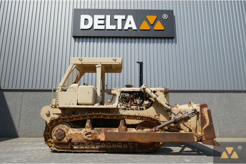 Caterpillar D7G Ex-army - Buldózer: 2 kép. Caterpillar D7G Ex-army - Buldózer: 2 kép.