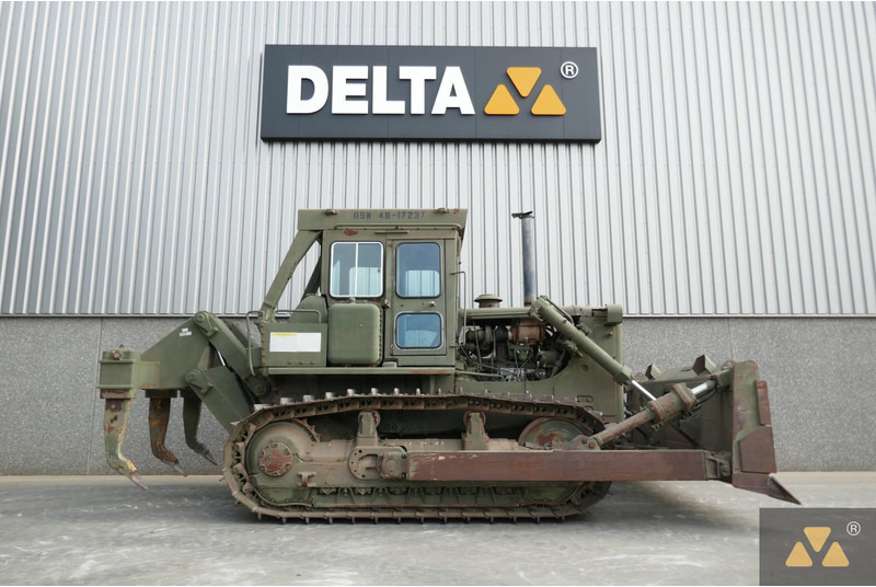 Caterpillar D7G Ex-army - Buldózer: 2 kép. Caterpillar D7G Ex-army - Buldózer: 2 kép.