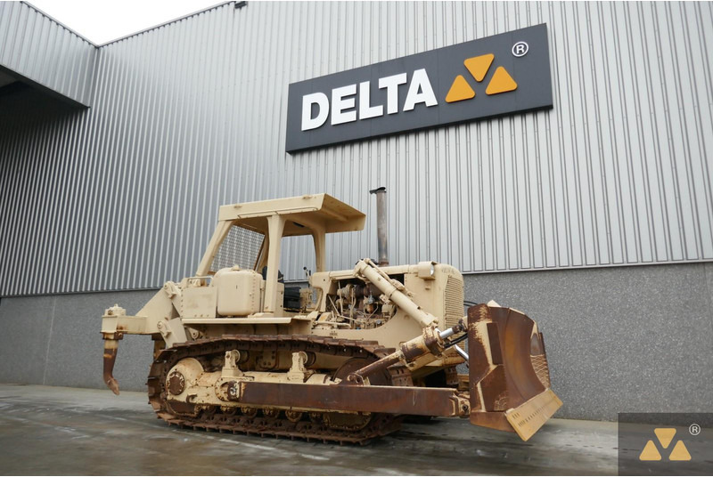 Caterpillar D7G Ex-army - Buldózer: 3 kép. Caterpillar D7G Ex-army - Buldózer: 3 kép.