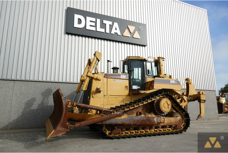 Caterpillar D7R XR Series II - Buldózer: 4 kép. Caterpillar D7R XR Series II - Buldózer: 4 kép.