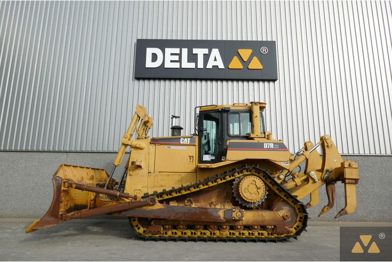 Caterpillar D7R XR Series II - Buldózer: 1 kép. Caterpillar D7R XR Series II - Buldózer: 1 kép.