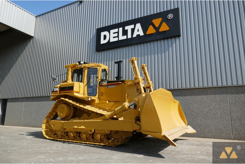 Caterpillar D8N - Buldózer: 3 kép. Caterpillar D8N - Buldózer: 3 kép.