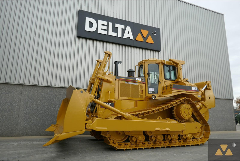 Caterpillar D8N - Buldózer: 4 kép. Caterpillar D8N - Buldózer: 4 kép.