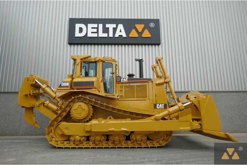 Caterpillar D8N - Buldózer: 2 kép. Caterpillar D8N - Buldózer: 2 kép.
