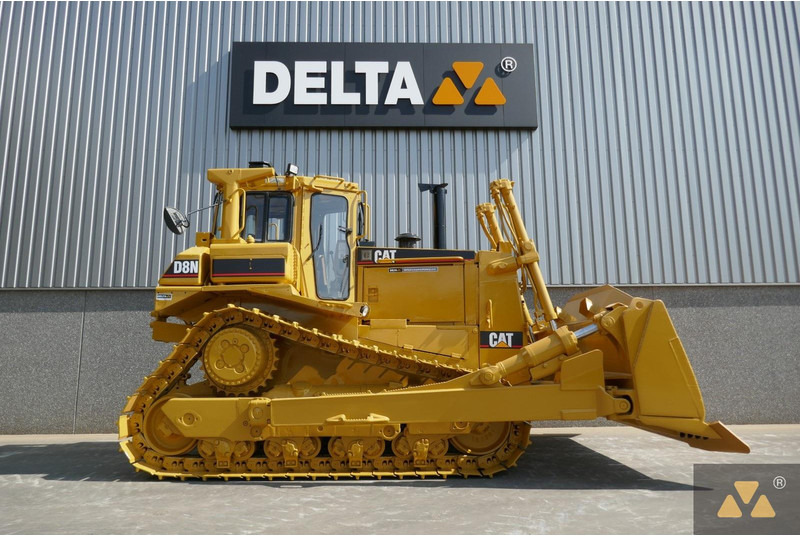 Caterpillar D8N - Buldózer: 2 kép. Caterpillar D8N - Buldózer: 2 kép.