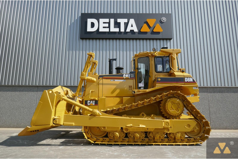 Caterpillar D8N - Buldózer: 1 kép. Caterpillar D8N - Buldózer: 1 kép.